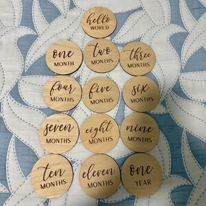 Wooden Baby Milestone Discs - Natural Birch Monthly Photo Props